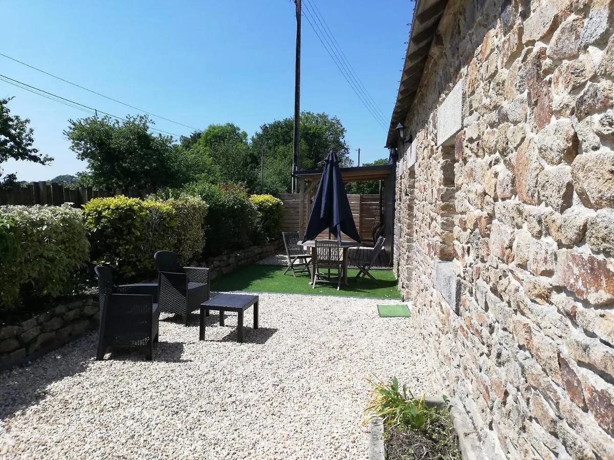 Holiday home Kerguil-Edouard Charmante Longere En Pierres Refaite A Neuf Moelan-sur-Mer France